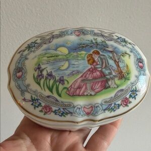 Romantic Scene Decorative Box - Multicolor